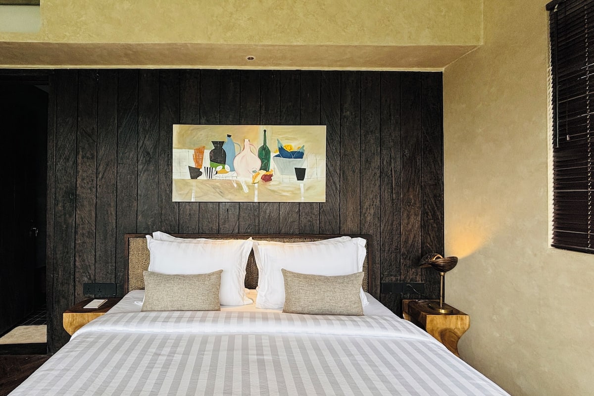 Luxe kamer, 1 queensize bed, uitzicht op stad | Luxe beddengoed, een minibar, een bureau, een laptopwerkplek