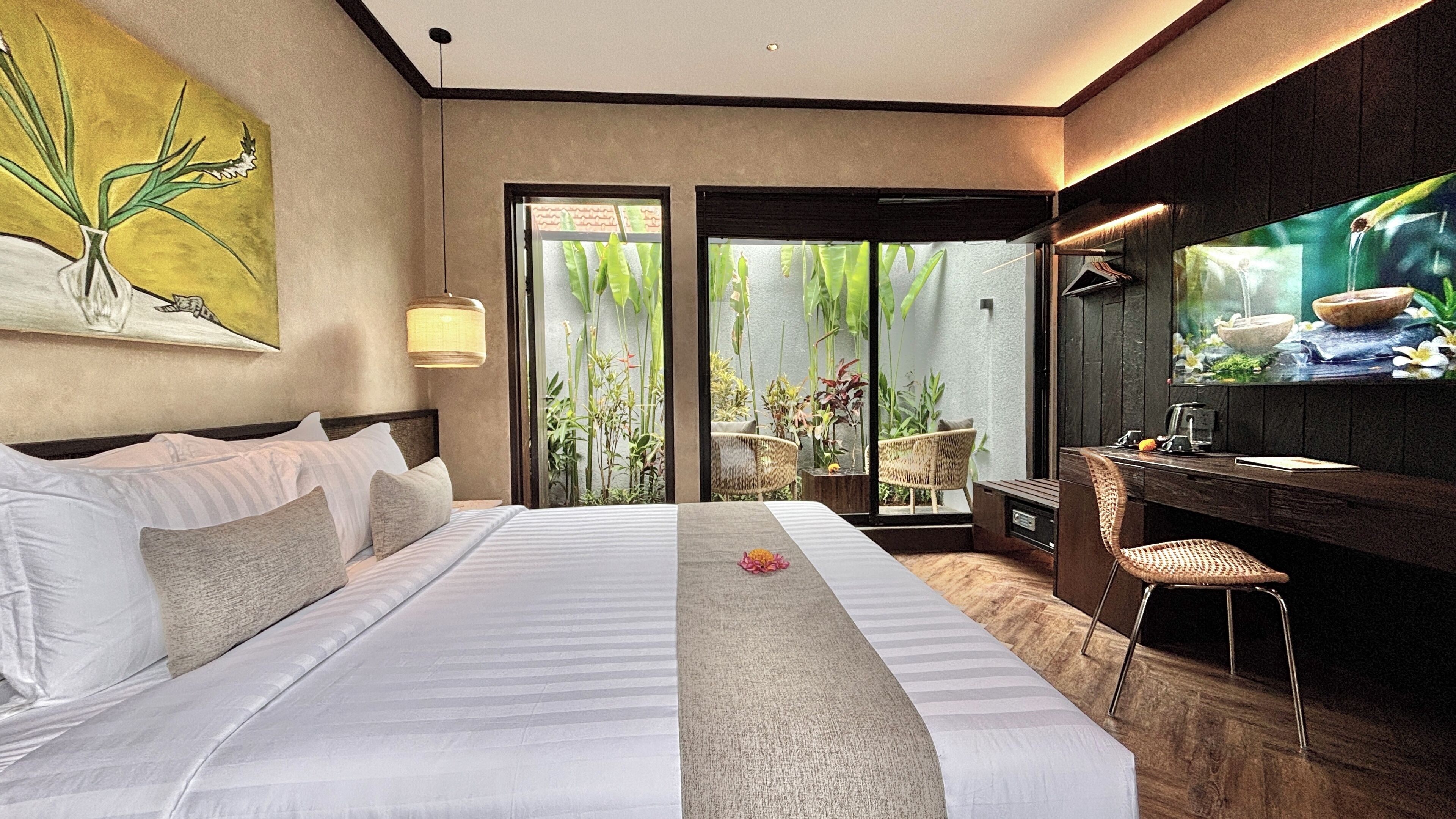 Ropa de cama de alta calidad, minibar y escritorio 