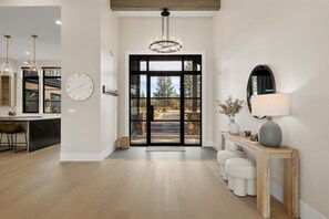 Interior - Palla Lane on private Lake Tanager, hot tub, pet free, water skiing, paddle boarding (Bend)