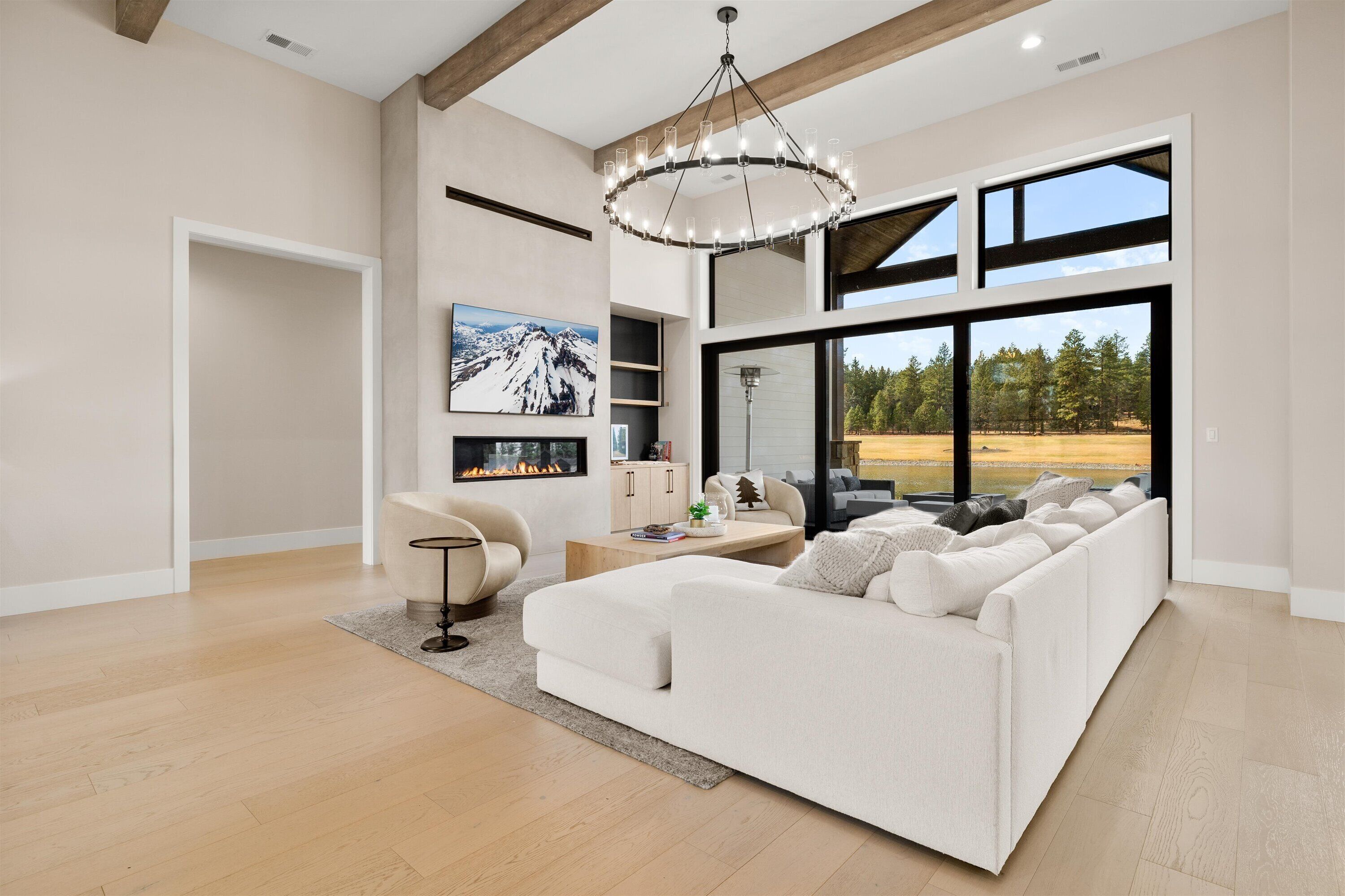 智能电视、壁炉、电子游戏、桌上足球