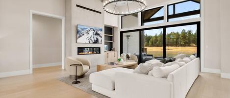 Smart TV, lareira, videogames, pebolim