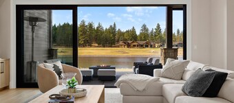 Palla Lane on private Lake Tanager, hot tub, pet free, water skiing, paddle boarding