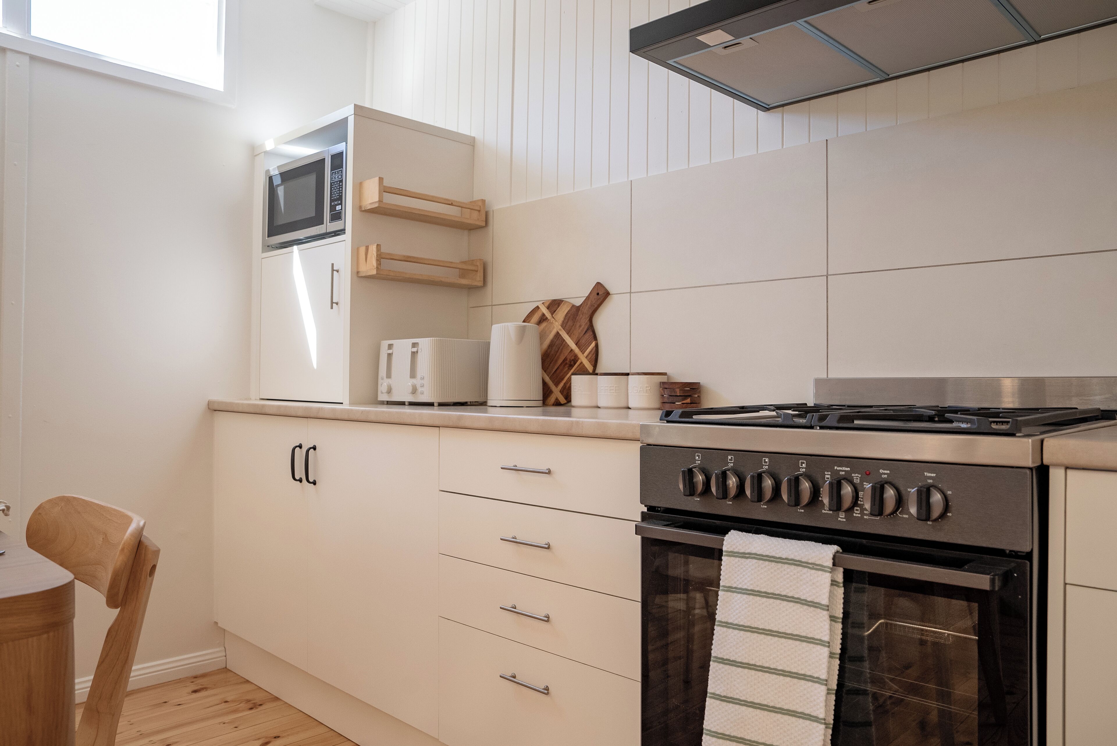 ميكروويف، فرن، موقد طهي مسطح، غسالة أطباق