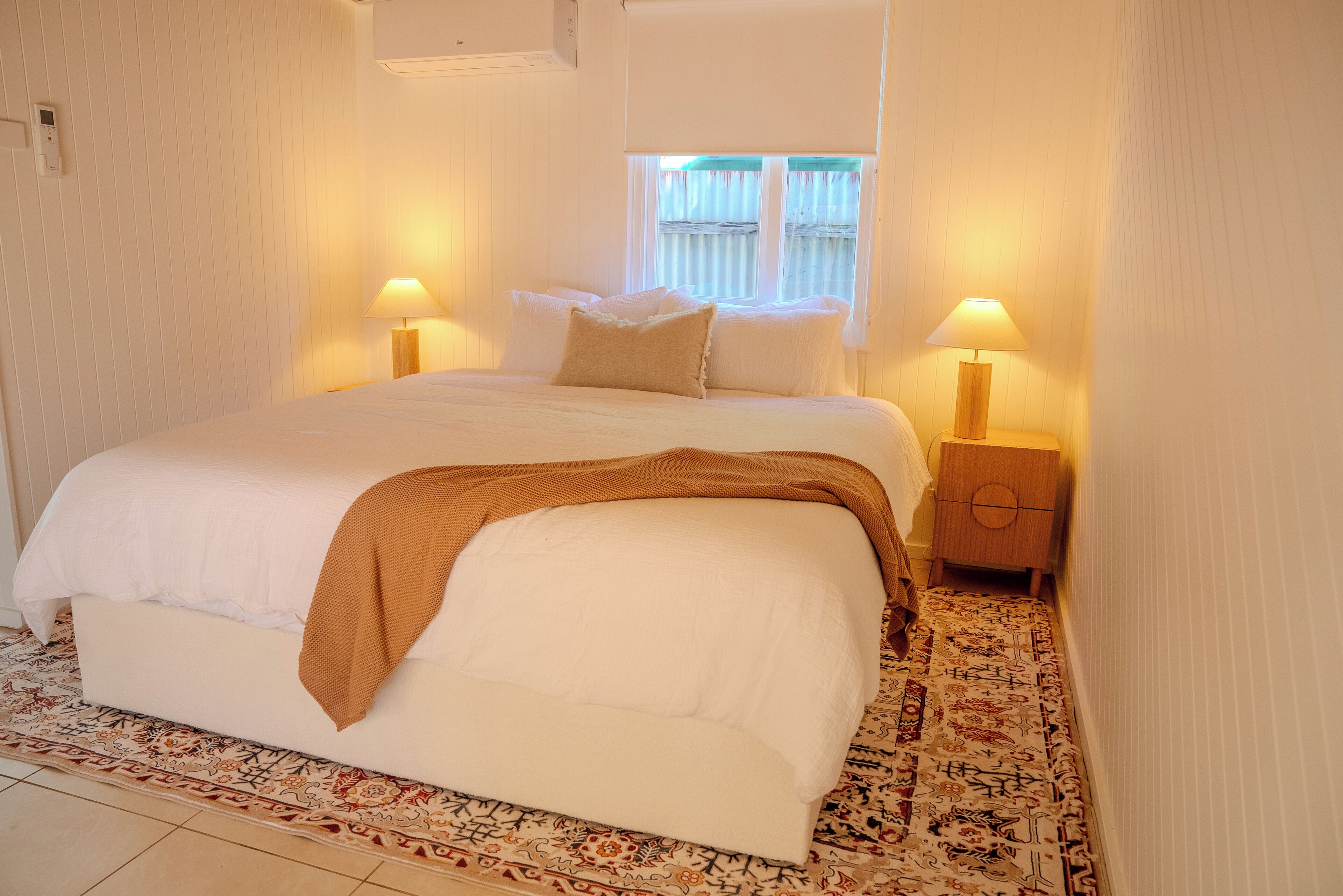 3 عدّة غرف نوم ومكواة/لوح كي وواي فاي وملاءات أسرّة