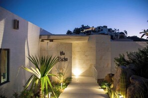 المنطقة المحيطة بالمنشأة