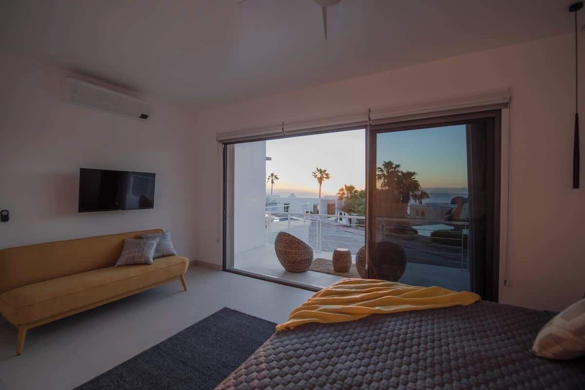 4 عدّة غرف نوم ومكواة/لوح كي وواي فاي وملاءات أسرّة