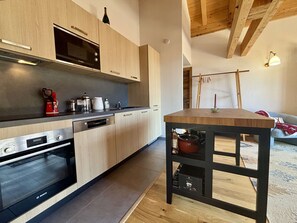 Kühlschrank, Mikrowelle, Ofen, Geschirrspüler