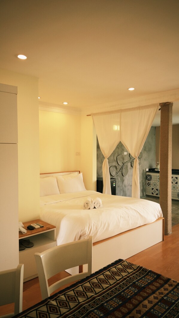 Habitación doble clásica, vista a la ciudad | Escritorio y wifi gratis 