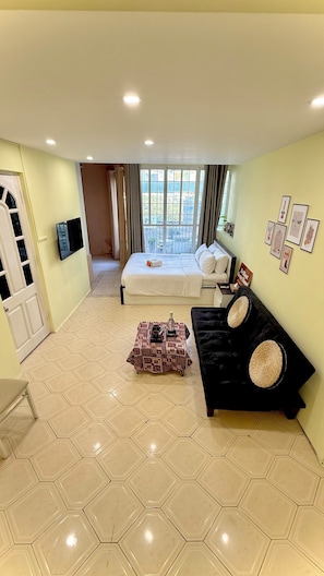 Phòng đôi Deluxe, ban công, quang cảnh thành phố | Bàn, truy cập Internet không dây miễn phí 