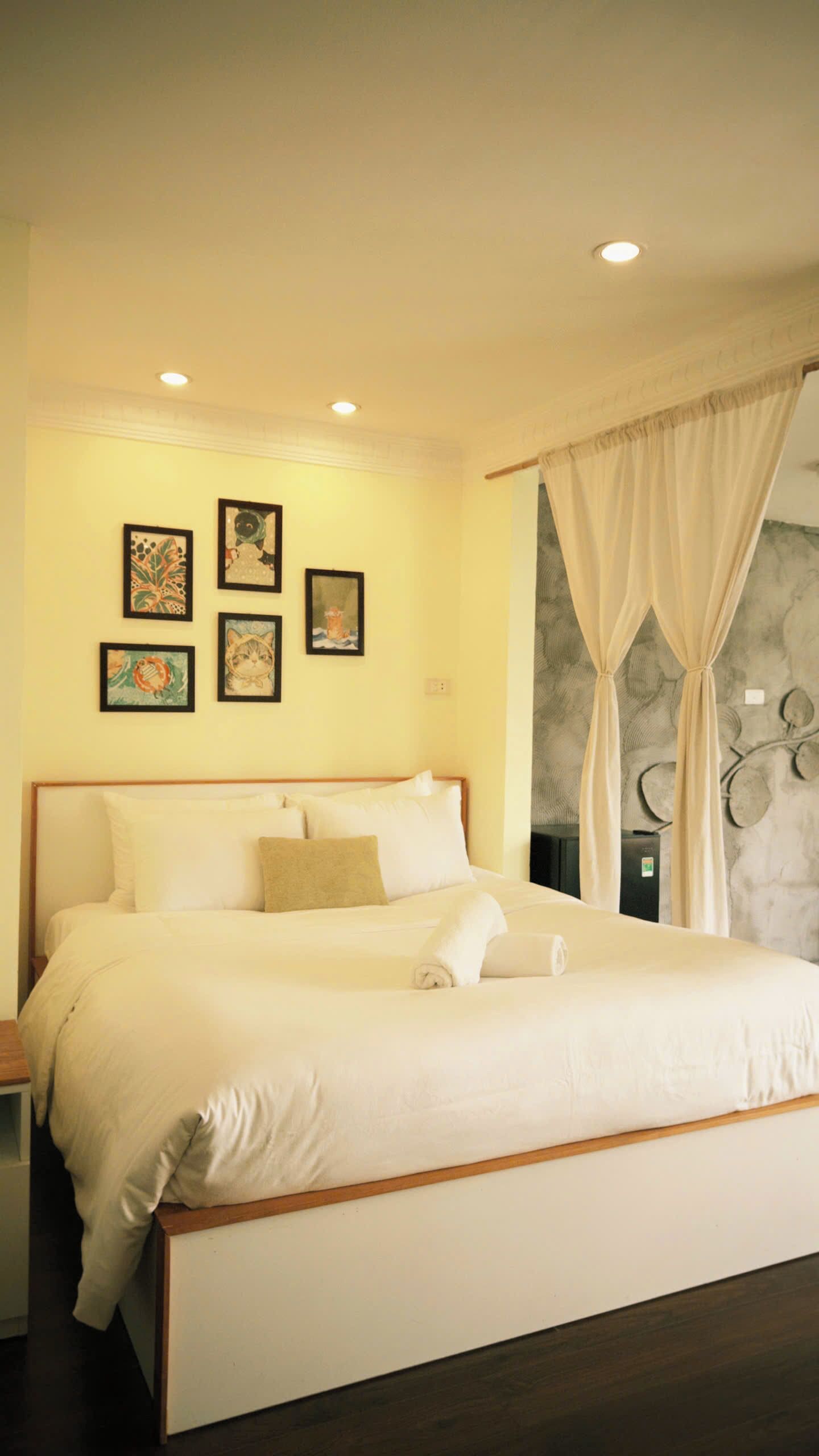 Classic Double Room, City View | Desk, free WiFi