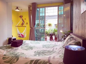 Desk, soundproofing, iron/ironing board, free WiFi