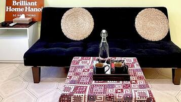 Deluxe Double Room, Balcony, City View | Living area