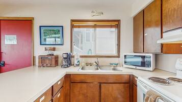 ثلاجة، ميكروويف، فرن، موقد طهي مسطح