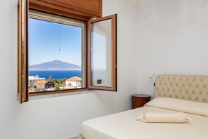 2 Schlafzimmer, Schreibtisch, Bügeleisen/Bügelbrett, Reisekinderbett