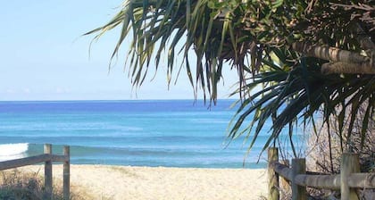 Hibiscus Villa - Spacious beachfront studio, private courtyard