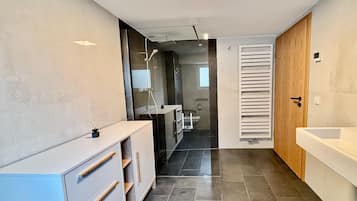 Apartment | Bathroom