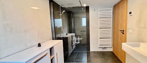 Apartment | Bathroom