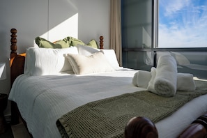 Iron/ironing board, WiFi, bed sheets