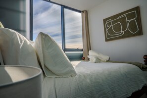 2 bedrooms, iron/ironing board, WiFi, bed sheets - 2BR Central Market Stay, Pool & Gym (Adelaide)