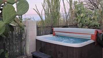 Tina de hidromasaje al aire libre