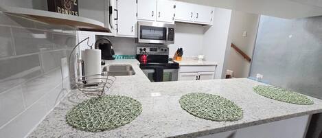 Mikrowelle, Ofen, Herdplatte, Geschirrspüler