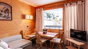 Living area - Rainbow H3 (Les Allues)