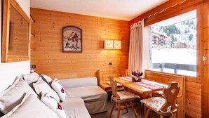 Dining - Rainbow H3 (Les Allues)
