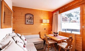 Dining - Rainbow H3 (Les Allues)