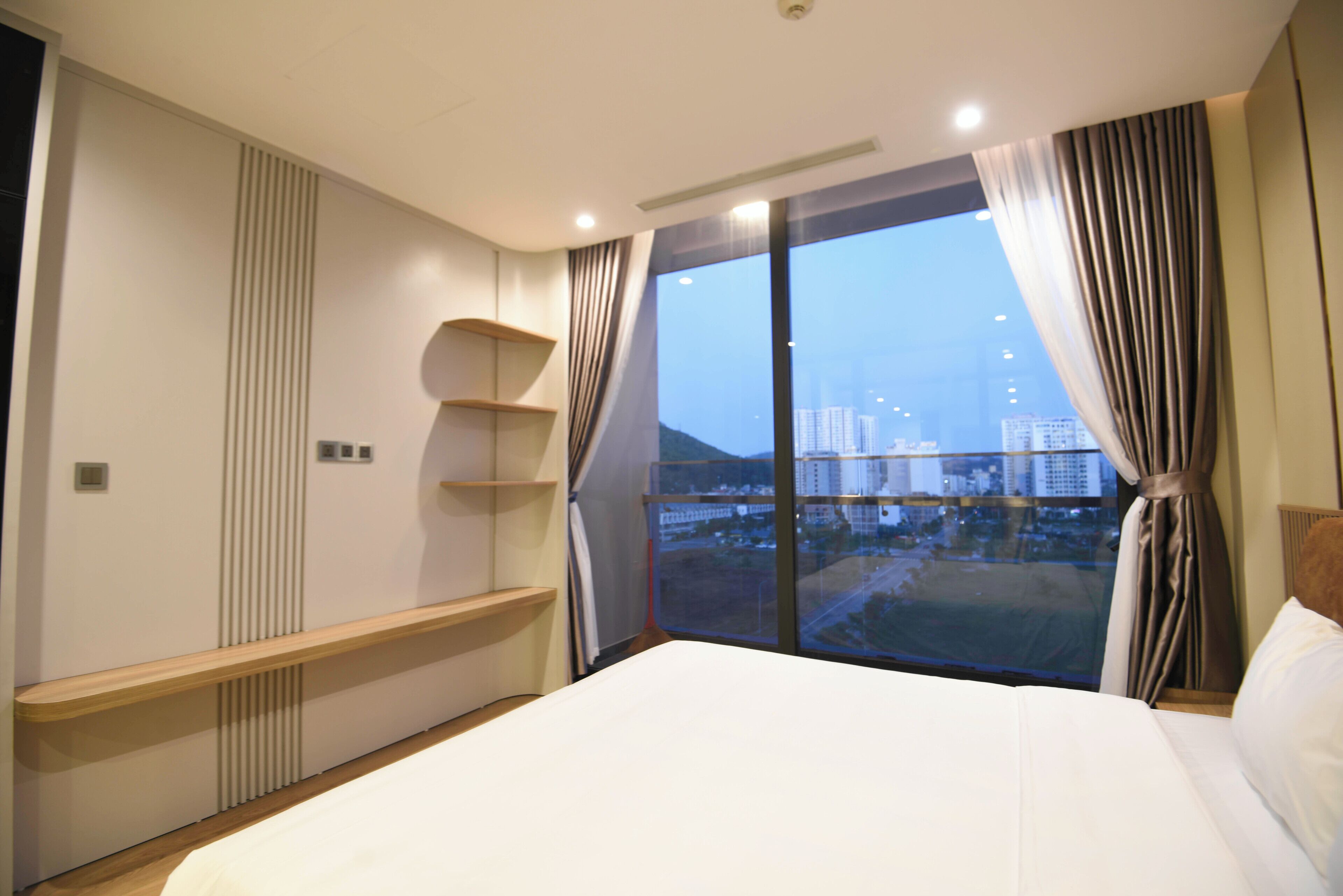 2 slaapkamers, een kluis op de kamer, een bureau