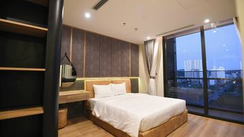 2 bedrooms, in-room safe, desk, iron/ironing board