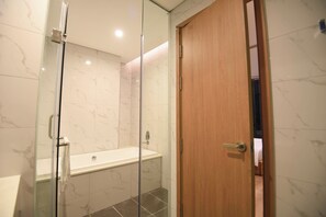 Ducha, bañera de hidromasaje y artículos de higiene personal ecológicos