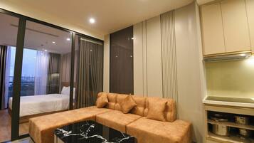 2 bedrooms, in-room safe, desk, iron/ironing board