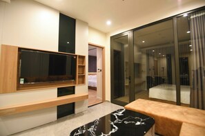 2 chambres, coffres-forts dans les chambres, bureau