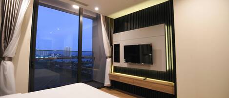 2 habitaciones, caja de seguridad en la habitación y escritorio