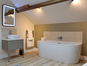 Bathroom - 1 bedroom accommodation in Branthwaite, near Caldbeck (Branthwaite, near Caldbeck)