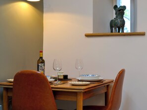 Dining - 1 bedroom accommodation in Branthwaite, near Caldbeck (Branthwaite, near Caldbeck)