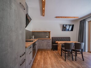 Fridge, oven, stovetop, dishwasher - Two Alpine flats with charm (Wald im Pinzgau)