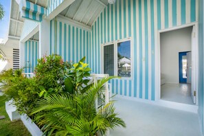 Superior Double Room | In-room safe, free WiFi - RIA ULUWATU Tropical Chic Hotel (Pecatu)