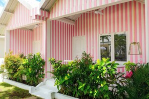 خزنة داخل الغرفة وواي فاي مجانًا