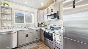 Coffee/tea maker, fridge, microwave, oven - Sunny Point 2BR with Deck & Mountain Views (Juneau)
