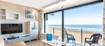 Spacious family flat with sea view