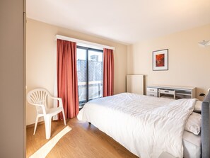 3 bedrooms, iron/ironing board, Internet