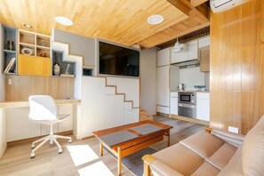 Living area - Romantic Loft + Outdoor Cinema |Minutes to Beach & Airport (Camden Park)