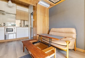 Interior - Romantic Loft + Outdoor Cinema |Minutes to Beach & Airport (Camden Park)