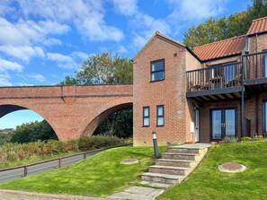Exterior - A peaceful getaway on the outskirts of Whitby. (Whitby)