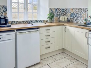 Dishwasher, high chair - 3 bedroom accommodation in South Brent (South Brent)