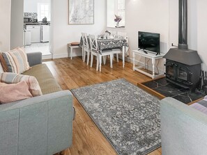 TV, fireplace - 3 bedroom accommodation in South Brent (South Brent)