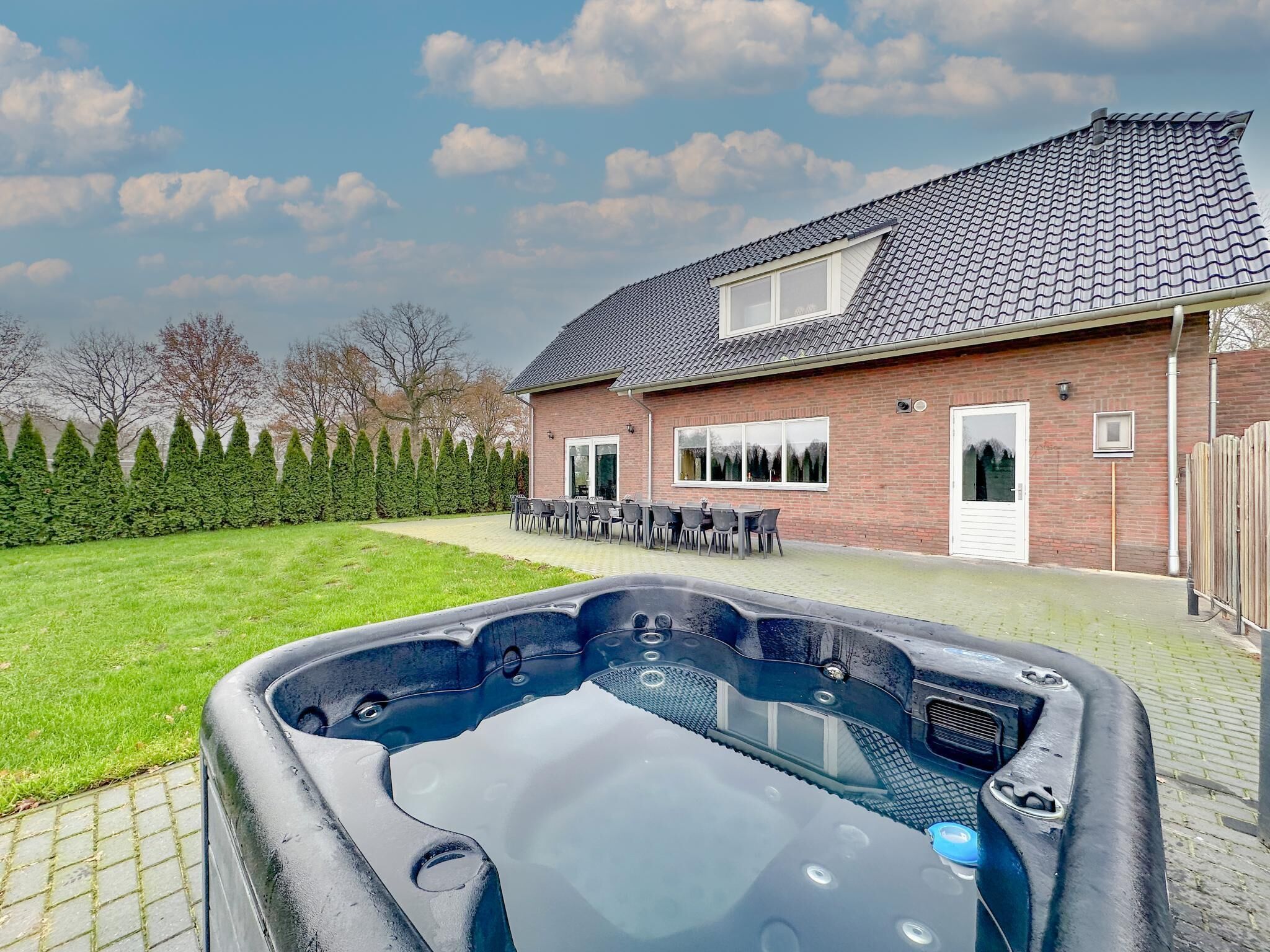 Bain à remous extérieur