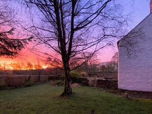 المنطقة المحيطة بالمنشأة