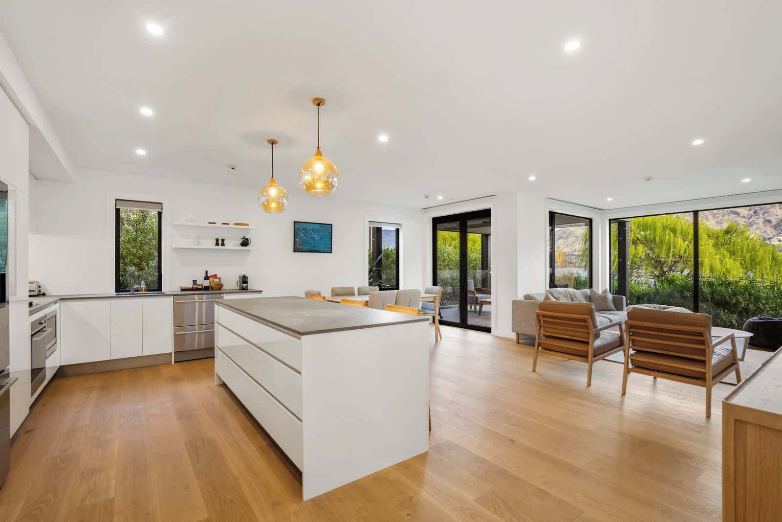 المنشأة من الداخل